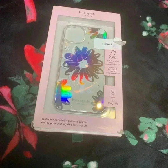 Kate Spade for MagSafe  iridescent protective hardshell case for iPhone 13 - Picture 4 of 5